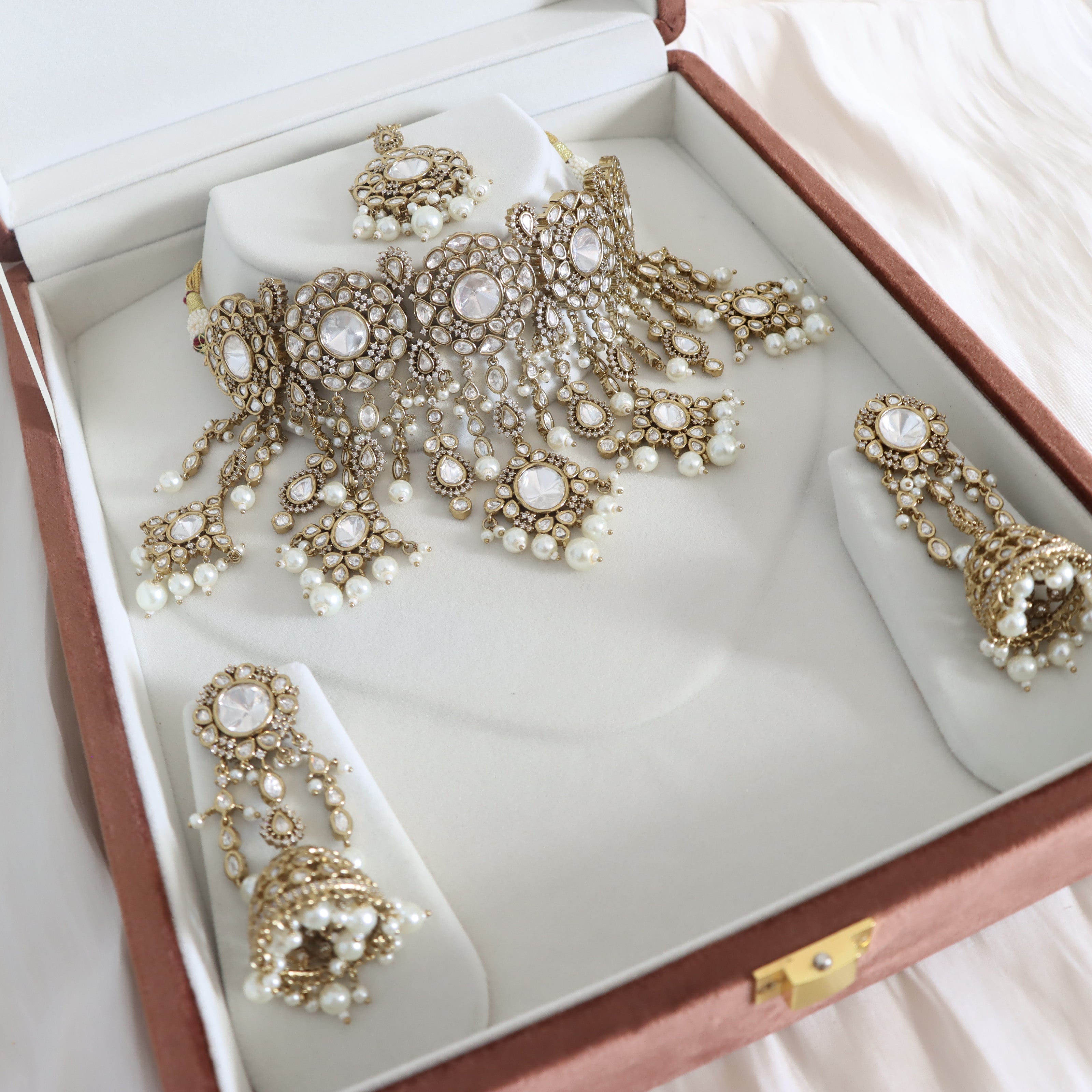 Geeti Necklace Set - Luxury Range