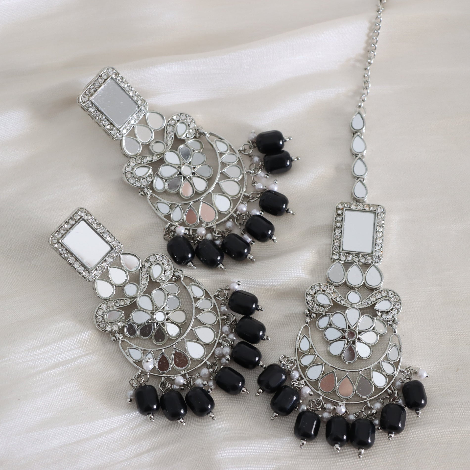 Netra Earring and Tikka Set