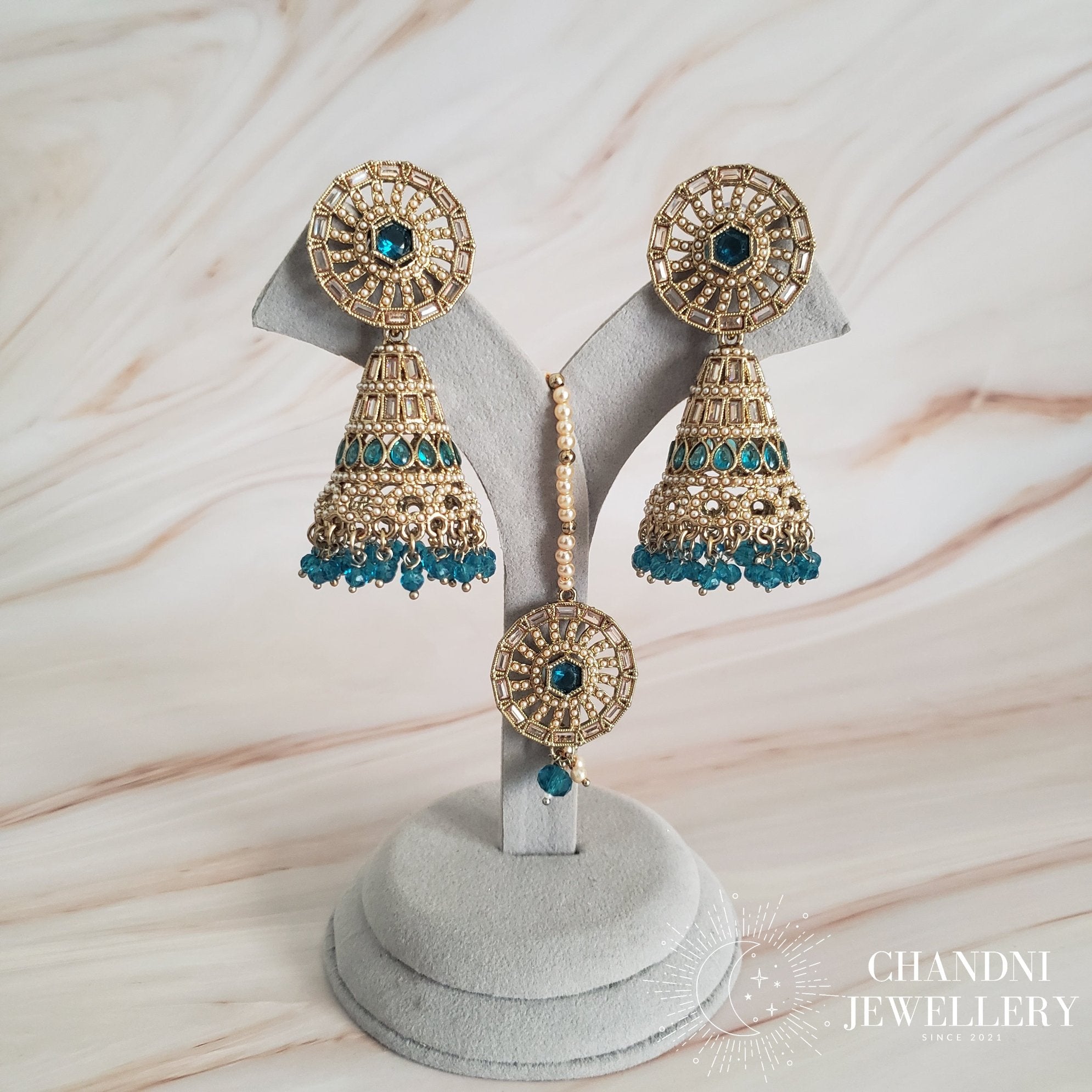 Turvi Earring with Tikka