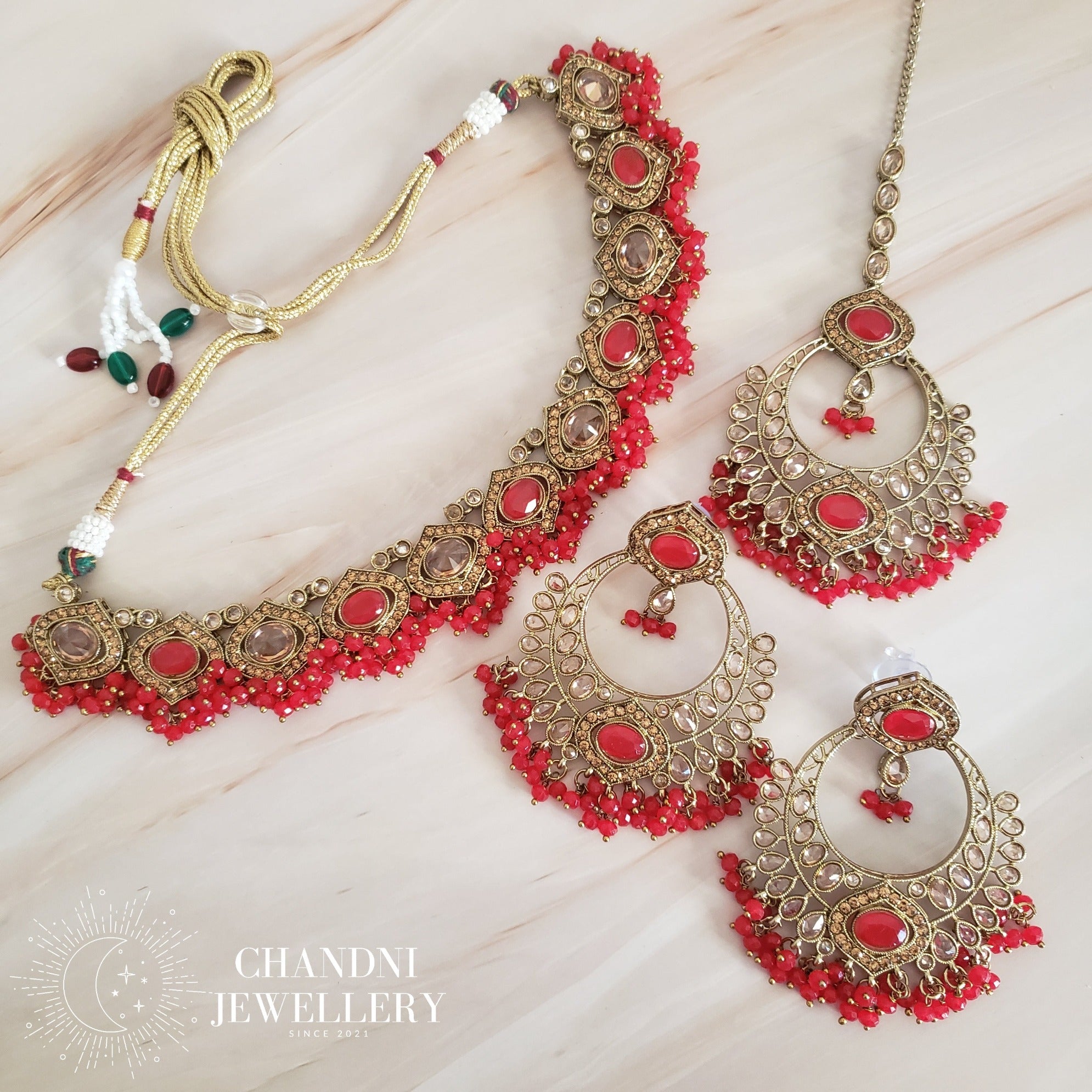 Vana Necklace Set