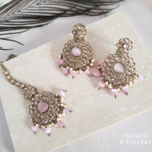 Load image into Gallery viewer, Kaushali Earring and Tikka Set
