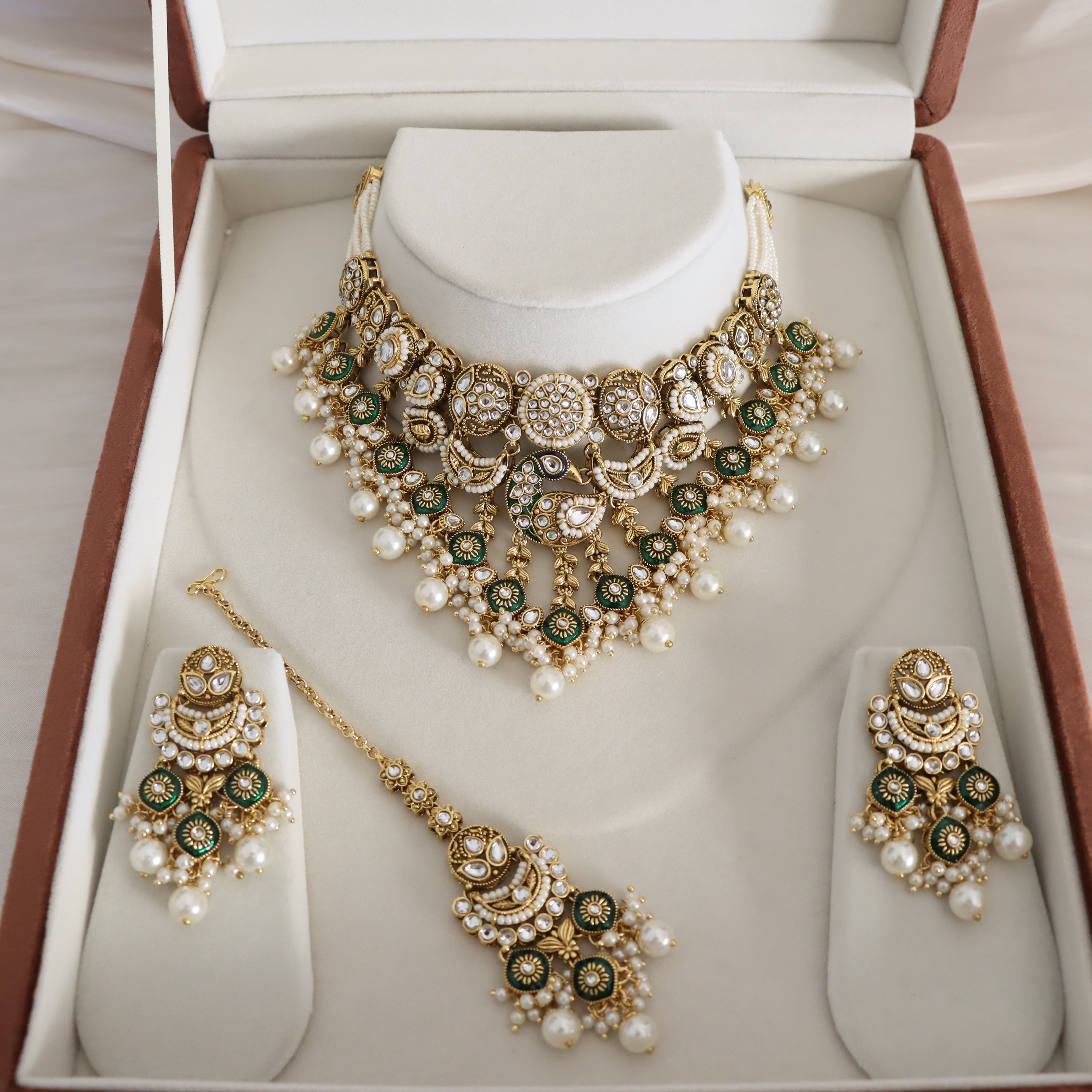Morni Necklace Set
