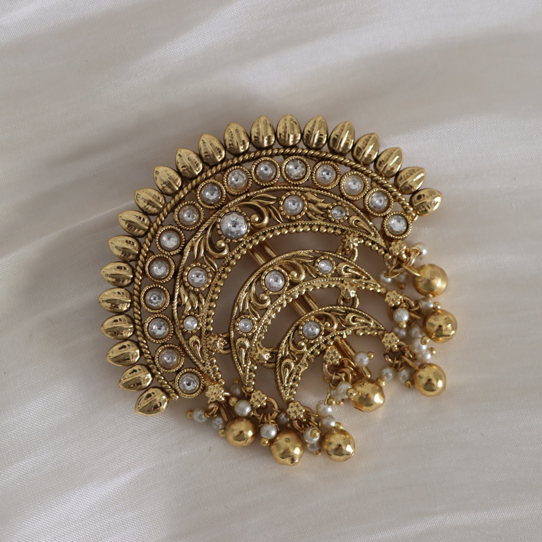 Pari Juda Pin