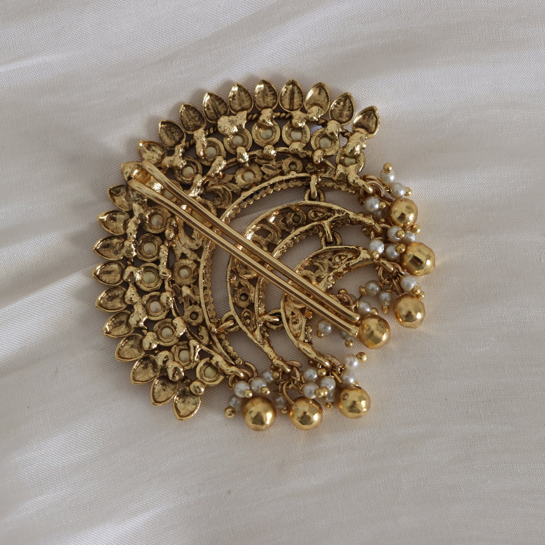 Pari Juda Pin