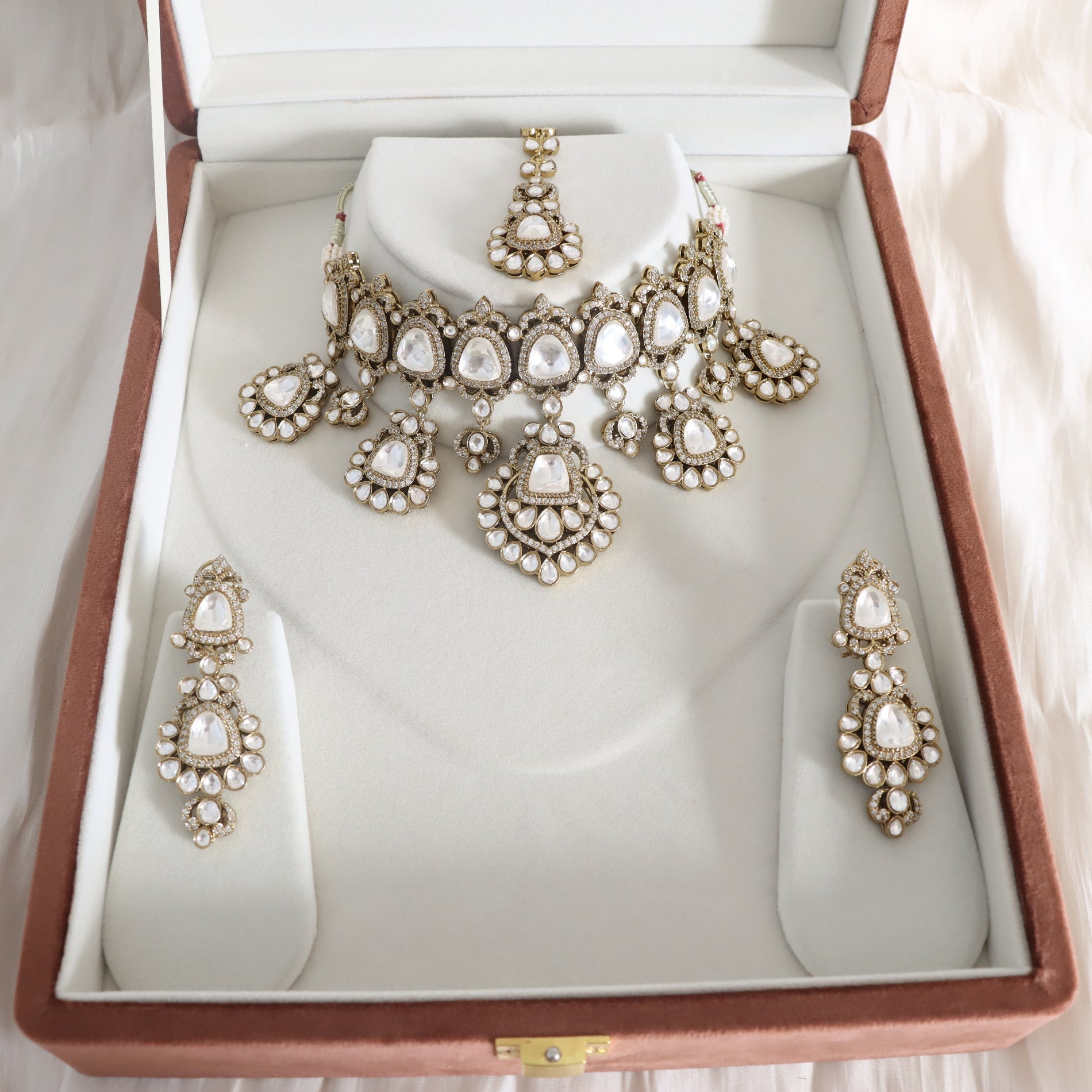 Jewelry set with necklace and earrings in a box