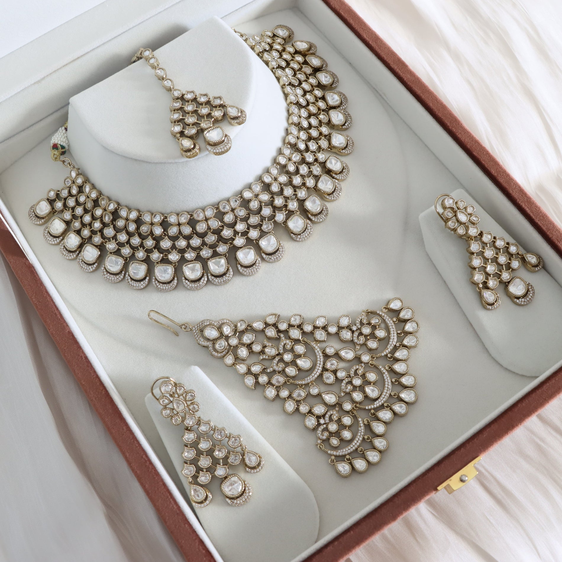 Jewelry set including necklace, earrings, and hairpiece in a box