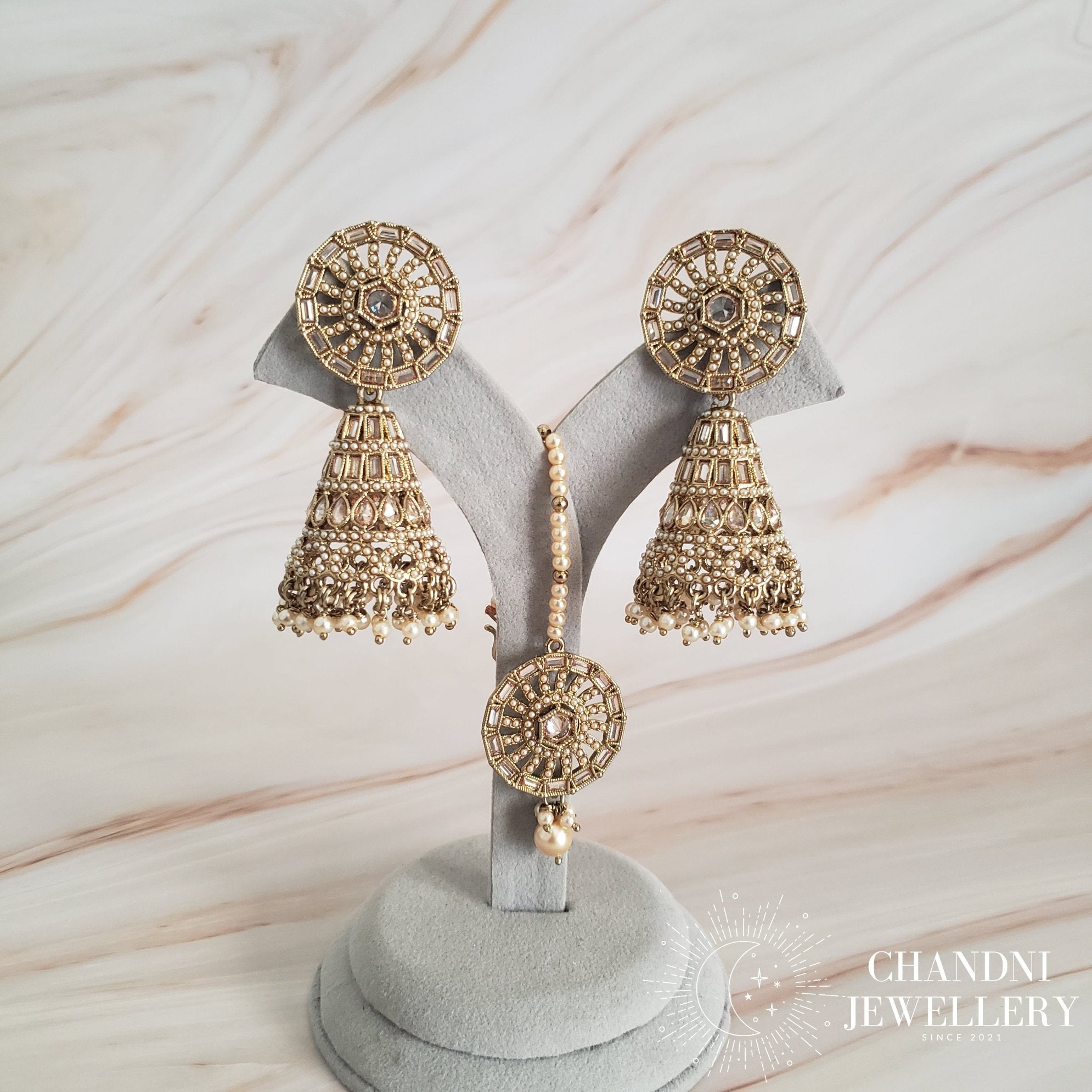 Turvi Earring with Tikka