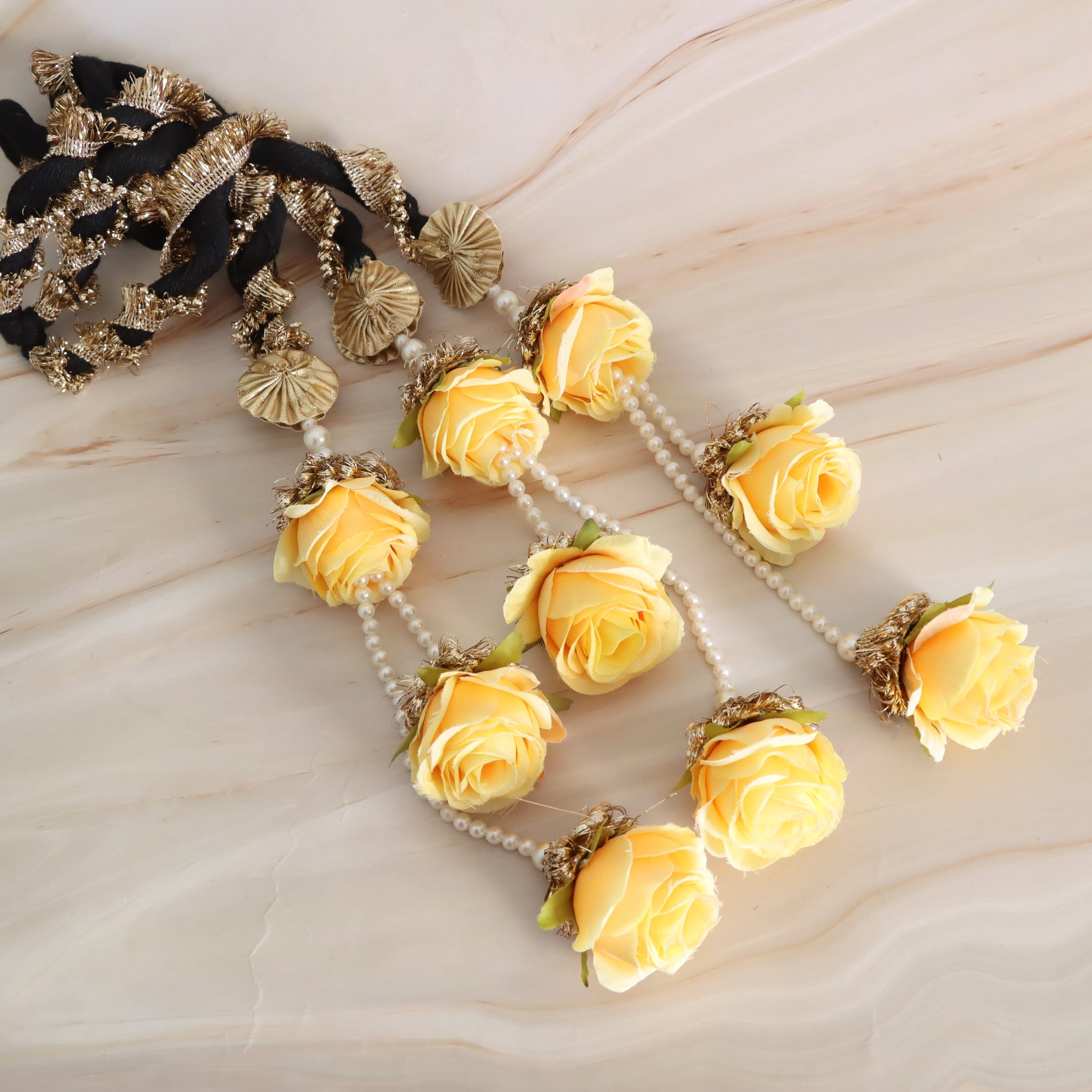 Hair accessory with yellow roses